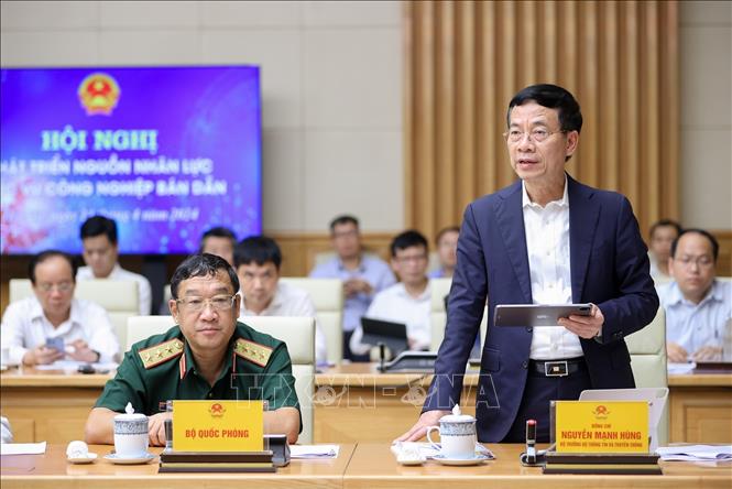 Bộ trưởng Bộ Thông tin và Truyền thông Nguyễn Mạnh Hùng phát biểu. Ảnh: Dương Giang-TTXVN