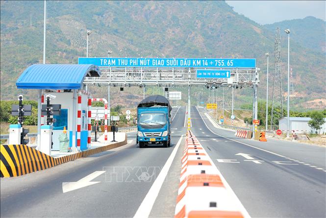 Trạm thu phí Suối Dầu (Khánh Hòa) sẽ chính thức hoạt động từ 26/4. Ảnh: Hoàng Hiếu - TTXVN