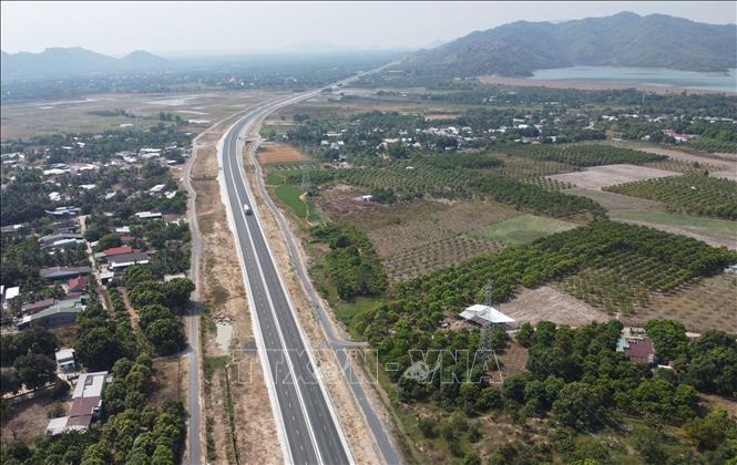 Tuyến cao tốc Cam Lâm - Vĩnh Hảo trước ngày khánh thành. Ảnh: Hoàng Hiếu - TTXVN